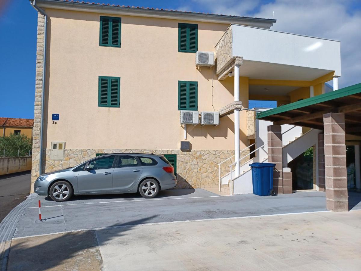 Apartmani Jakovljevic Murter Exterior foto
